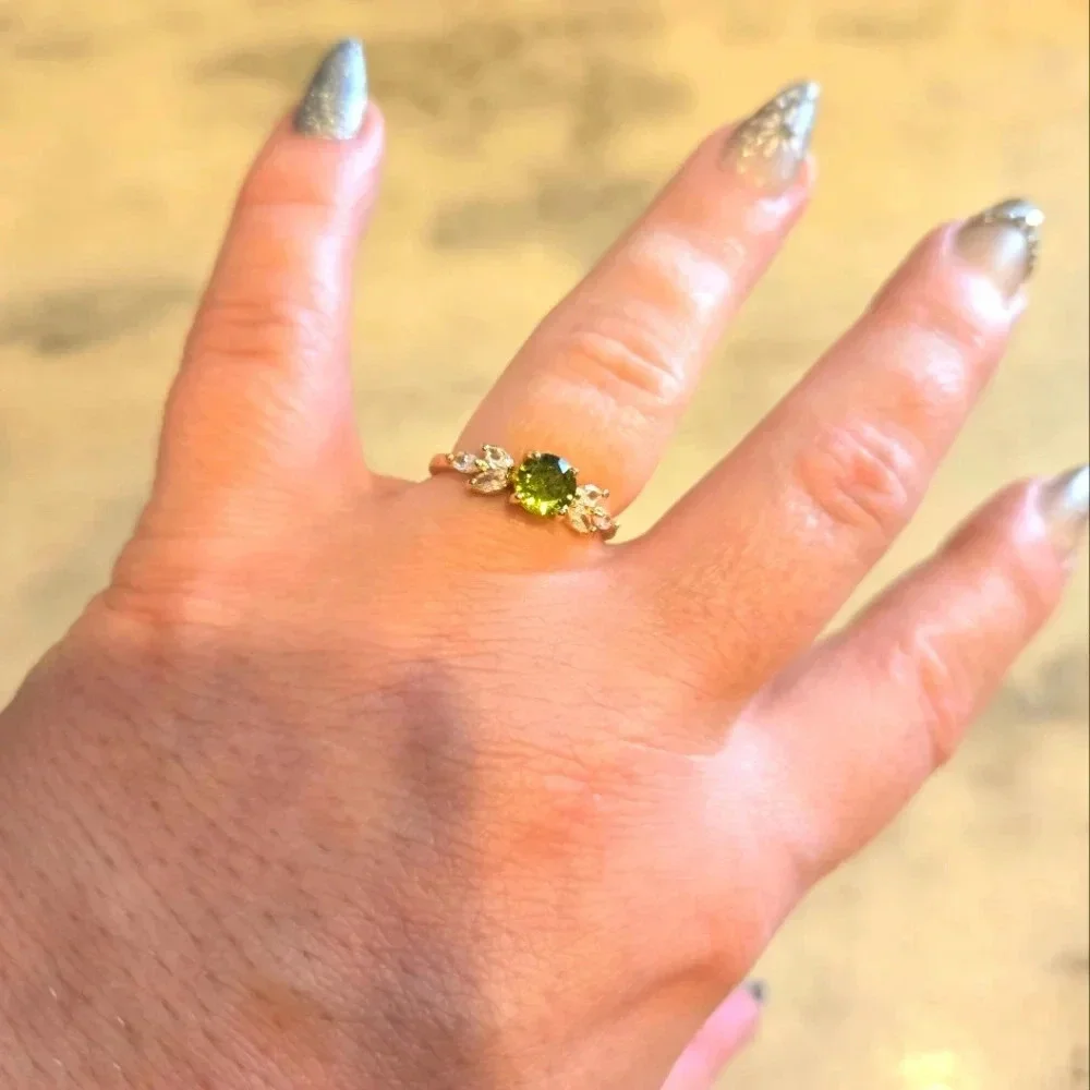 Green Zirconia Engagement‑Style Ring – Size 8 – Gold Tone